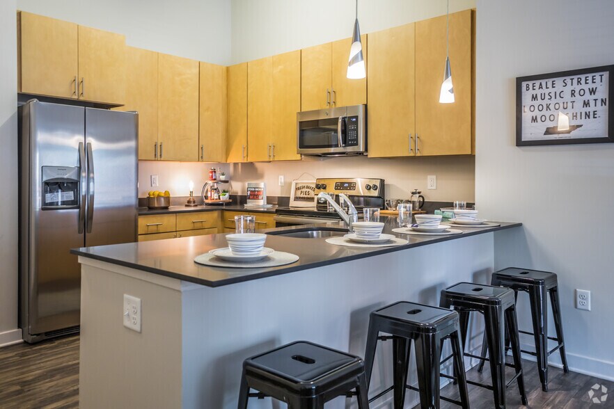 More Photos Of 395 S Highland St, Memphis Apartments For Lease