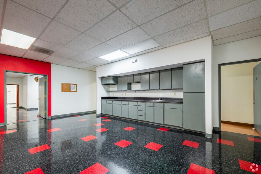 More Photos Of 481 California St, Grants Pass Industrial For Sale