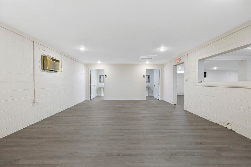 More Photos Of 3307 Sam W Dr ave, Conway Flex For Sale