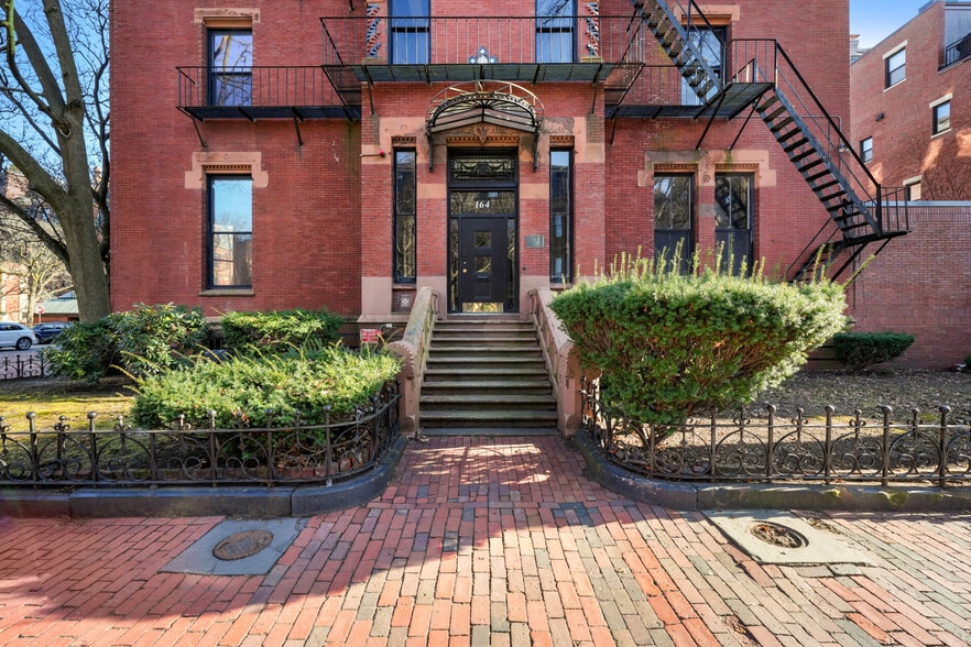 More Photos Of 164 Marlborough St, Boston Dormitory For Sale