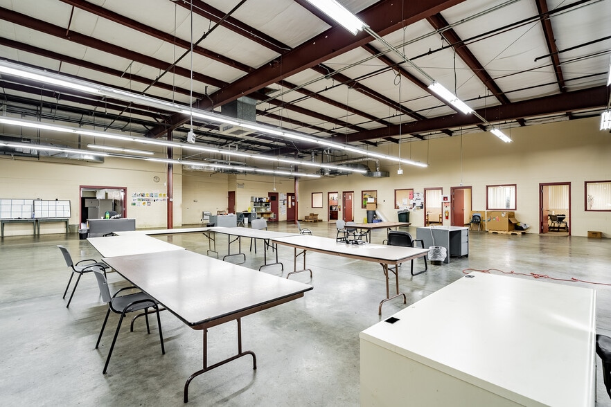 More Photos Of 1094 Suffield St, Agawam Light Manufacturing For Sale