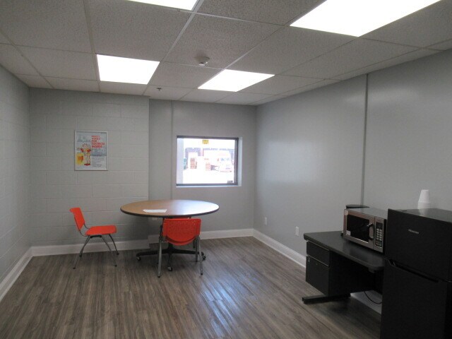 More Photos Of 142 George James Dr, Wytheville Warehouse For Lease