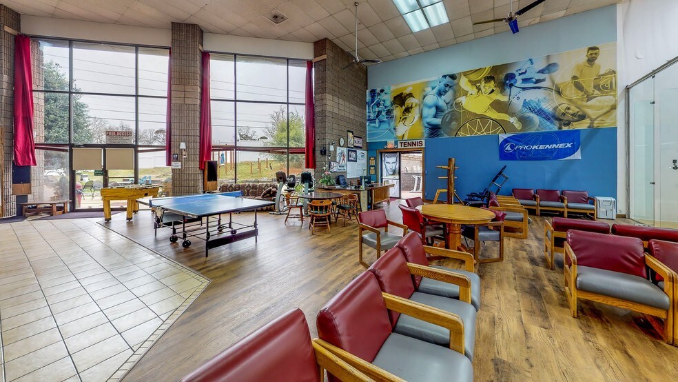 More Photos Of 754 Beaver Ruin Rd NW, Lilburn Freestanding For Lease