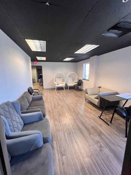 More Photos Of 8140 E Butherus Dr, Scottsdale Auto Dealership For Lease