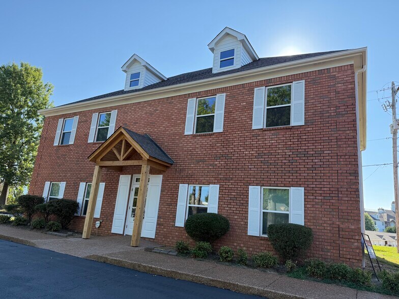 More Photos Of 2820 Summer Oaks Dr, Bartlett Office For Sale