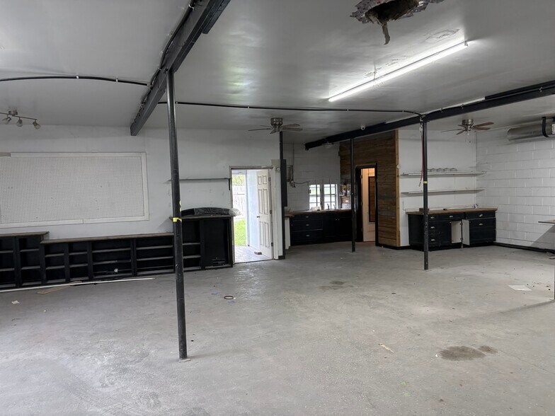More Photos Of 2707 US Highway 80, Bloomingdale General Retail For Sale
