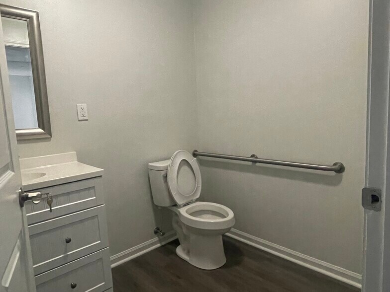 More Photos Of 127 Kingston Dr, Chapel Hill Office For Lease