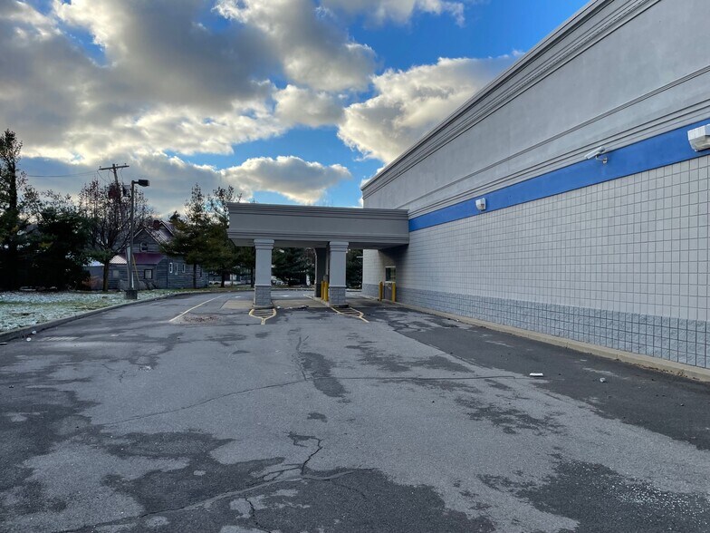 More Photos Of 1625 Broadway St, Buffalo General Retail For Sale