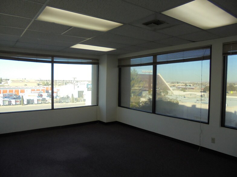 More Photos Of 8815 Dyer St, El Paso Medical For Lease
