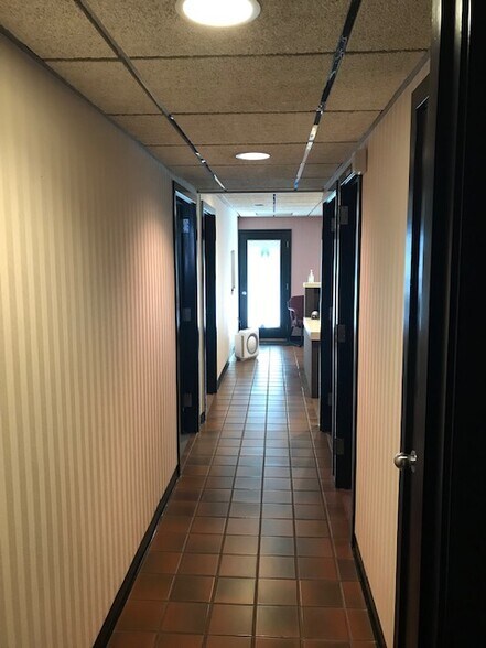More Photos Of 34-44 W Taylor Ave, Hamilton Office For Lease