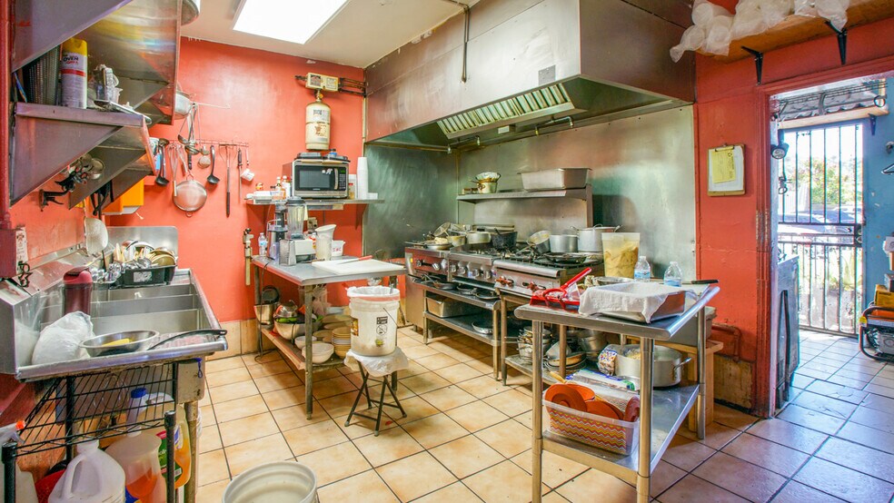 More Photos Of 2526 Daly St, Los Angeles Storefront For Sale