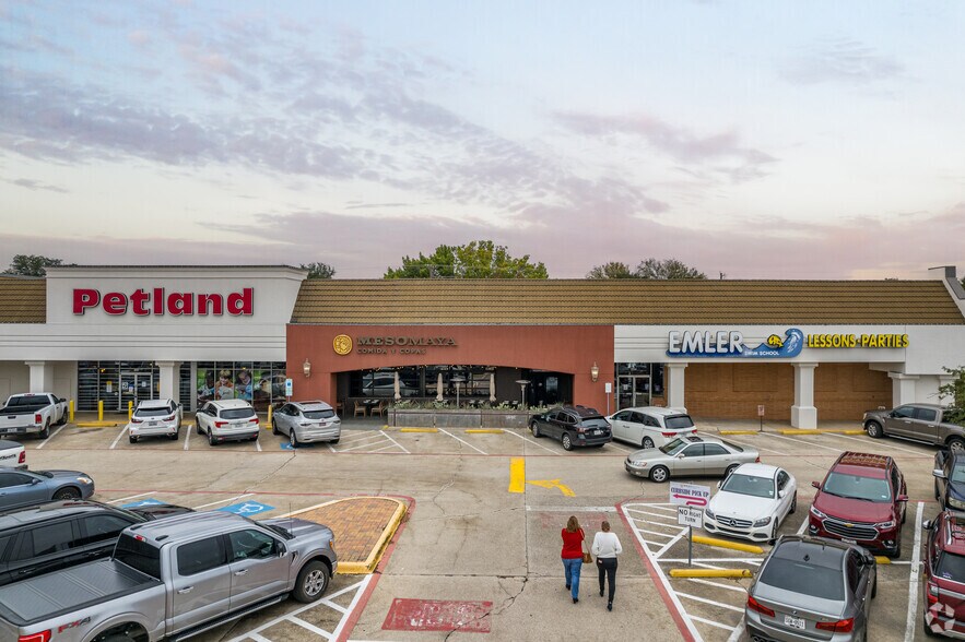 More Photos Of 11909 Preston Rd, Dallas General Retail For Lease