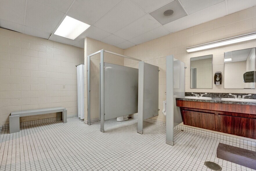 More Photos Of 3232 Covington Pike, Memphis Religious Facility For Sale