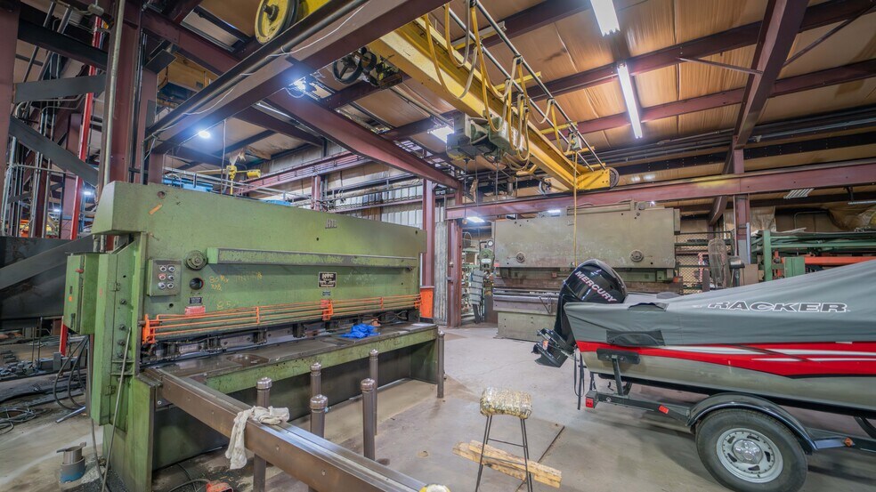 More Photos Of 1019 E Summit St, Crown Point Warehouse For Sale