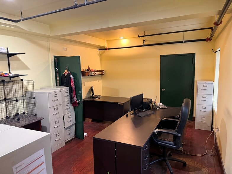 More Photos Of 737-739 N La Salle Dr, Chicago Storefront Retail Office For Lease