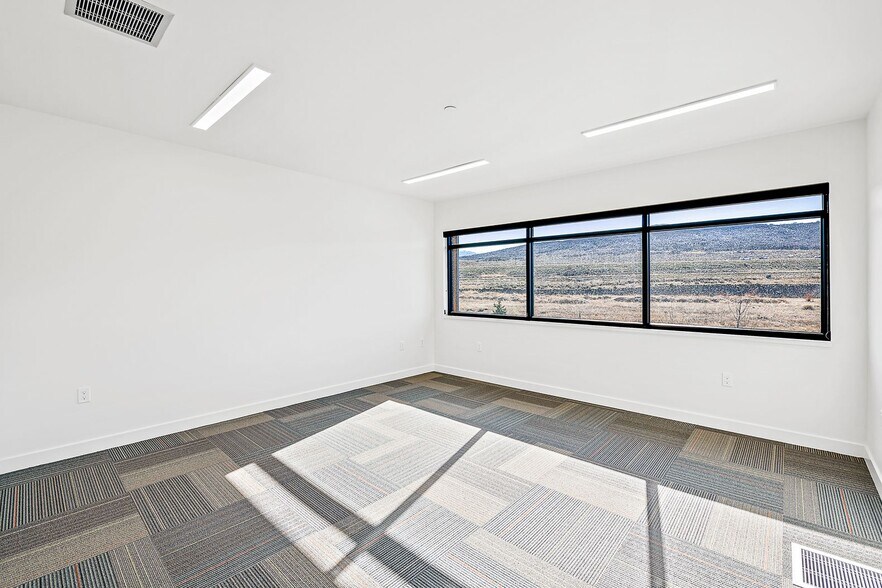 More Photos Of 4376 Forestdale Dr, Park City Flex For Sale