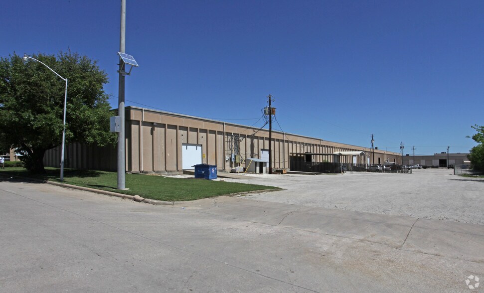 More Photos Of 8717 Forum Way, Fort Worth Light Manufacturing For Lease