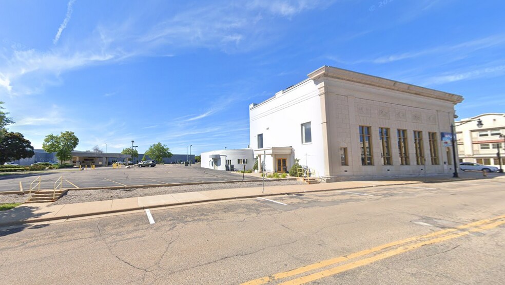 More Photos Of 311 W Grand Ave, Wisconsin Rapids Office For Sale