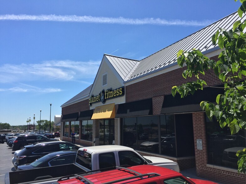 Primary Photo Of N89W16899 Appleton Ave, Menomonee Falls Storefront For Lease