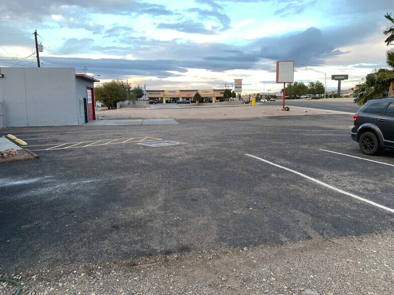 More Photos Of 2715 Highway 95, Bullhead City Self Storage For Lease