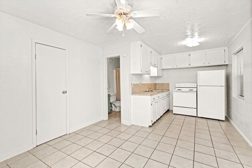 More Photos Of 1107 Palestine St, Conroe Apartments For Sale