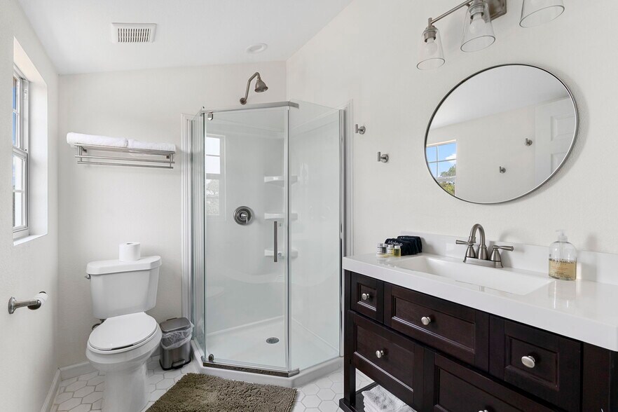 More Photos Of 1470 S Cranes Mill Rd, New Braunfels Lodge Meeting Hall For Sale