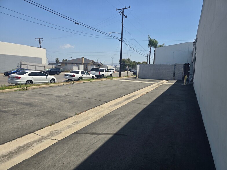 More Photos Of 1240 N Blue Gum St, Anaheim Warehouse For Sale