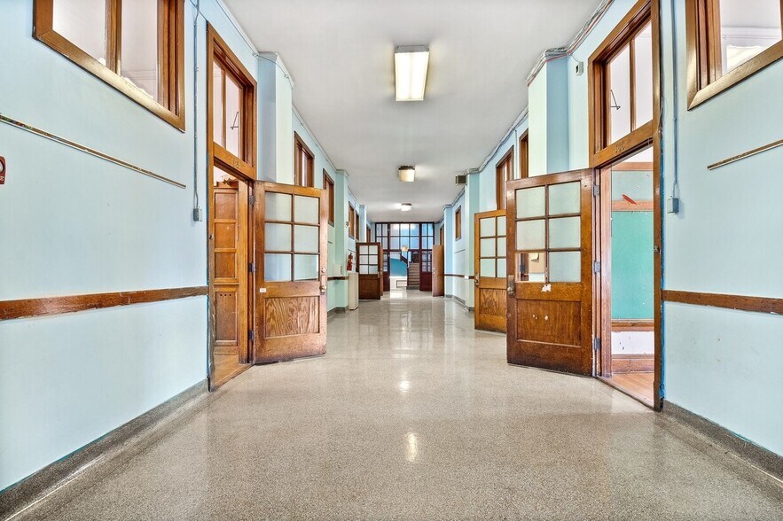 More Photos Of 8231 S South Shore Dr, Chicago Schools For Sale