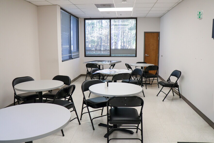 More Photos Of 2000 Northfield Ct, Roswell Distribution For Lease