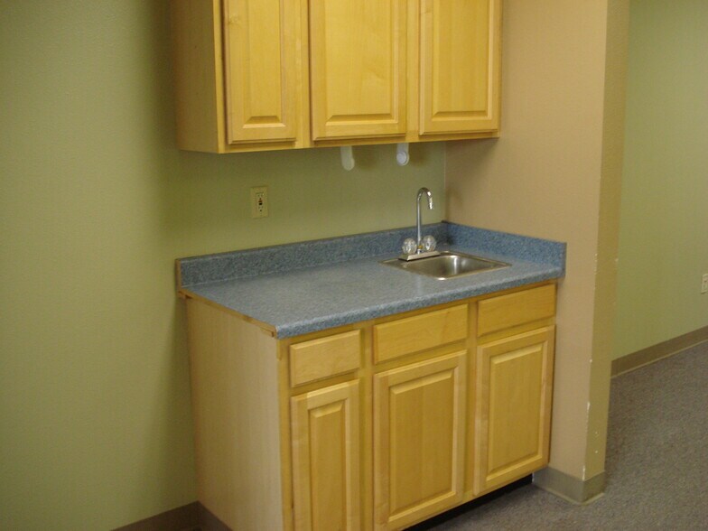 More Photos Of 113 W Northern Lights Blvd, Anchorage Unknown For Lease
