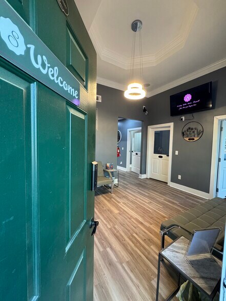 More Photos Of 301-304 Macy Dr, Roswell Medical For Lease