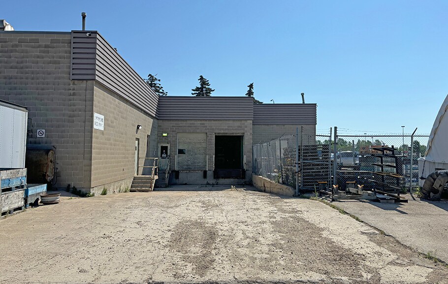 More Photos Of 380 Keewatin St, Winnipeg Warehouse For Lease