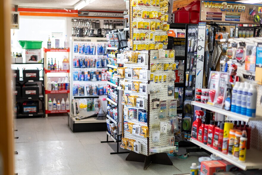 More Photos Of 20439 N Main St, Carey Auto Repair For Sale