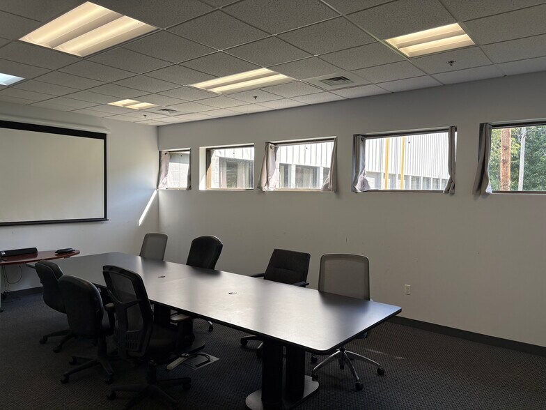 More Photos Of 5 Dan Rd, Canton Manufacturing For Lease