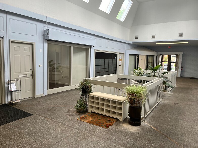 More Photos Of 3330 Erie Ave, Cincinnati Office For Lease