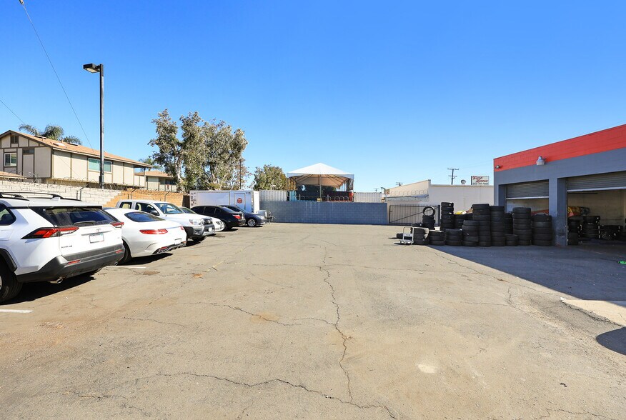 More Photos Of 960 W Holt Blvd, Ontario Freestanding For Lease
