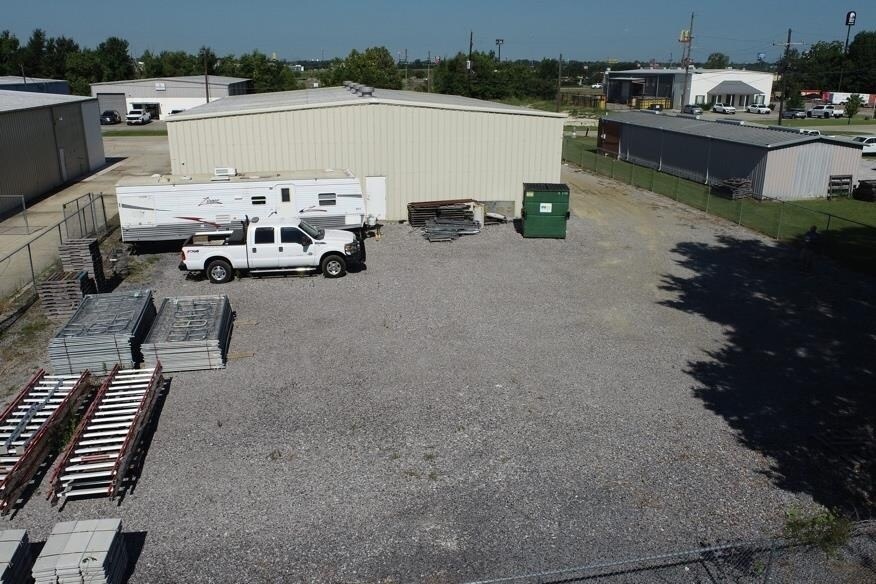 More Photos Of 2708 S Ruby Ave, Gonzales Warehouse For Lease