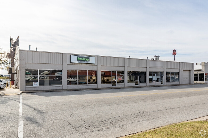 Primary Photo Of 220 E 2nd St, Sand Springs Auto Repair For Lease