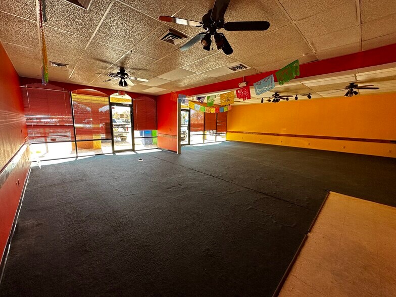 More Photos Of 210 W Fairmont Pky, La Porte General Retail For Lease