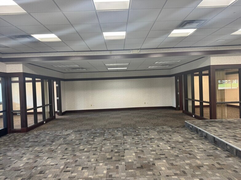 More Photos Of 1818-1820 N Coliseum Blvd, Fort Wayne General Retail For Lease