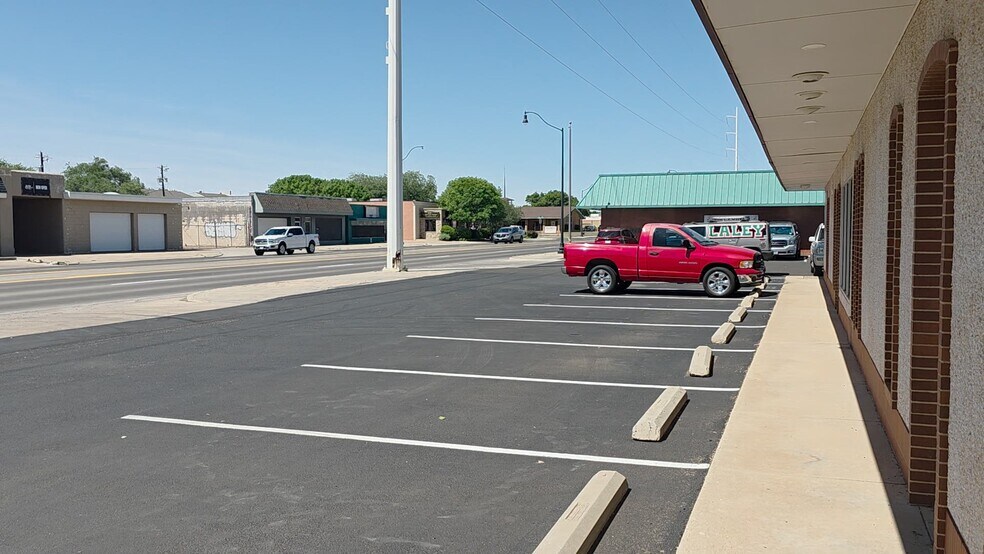 More Photos Of 3206-3212 34th St, Lubbock Storefront Retail Office For Lease