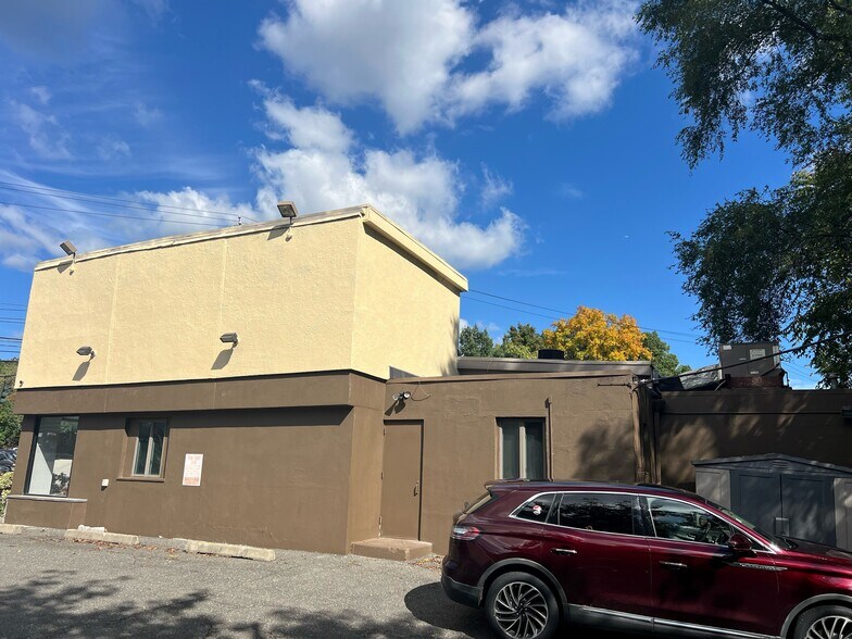 More Photos Of 193 Tarrytown Rd, White Plains Veterinarian Kennel For Sale