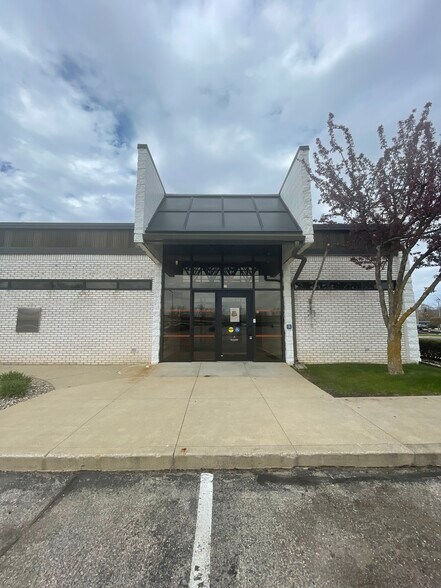 More Photos Of 3354 Lake City Hwy, Warsaw Bank For Lease