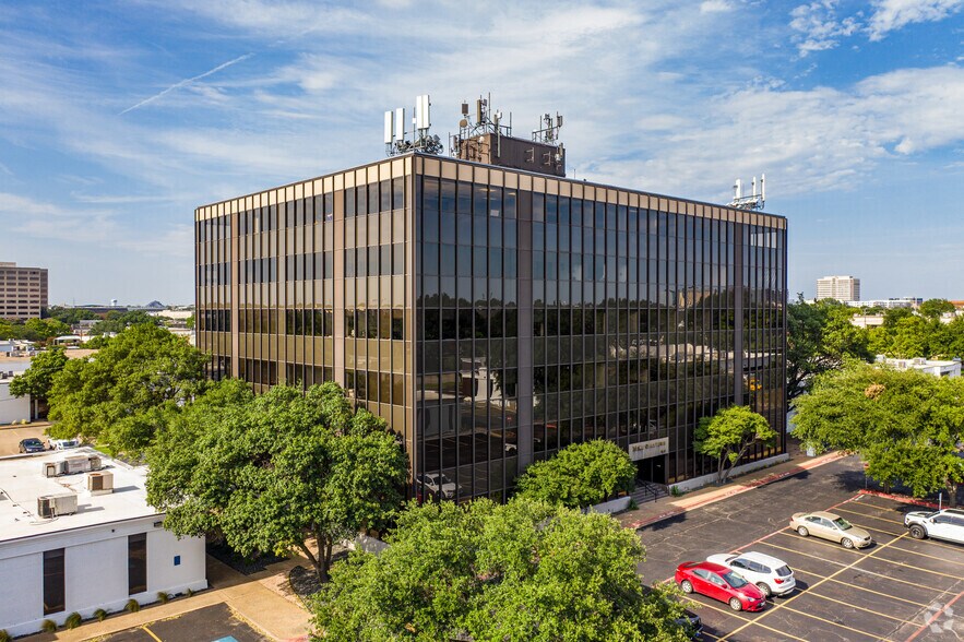 More Photos Of 13740 Midway Rd, Farmers Branch Unknown For Lease