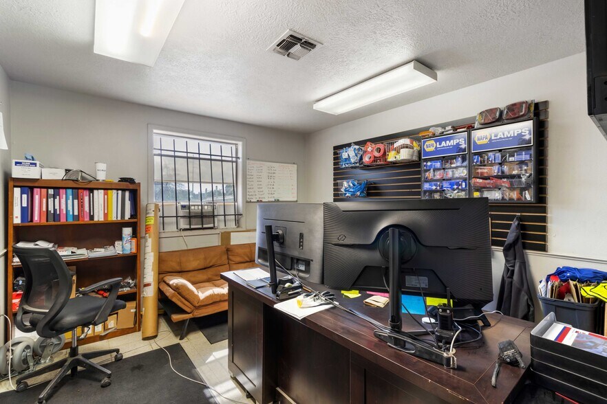 More Photos Of 1707 Graham Rd, College Station Warehouse For Sale