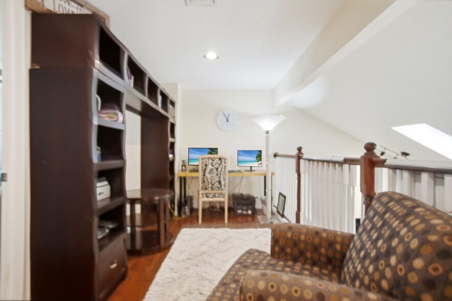 More Photos Of 4120 3rd Ave NW, Naples Apartments For Sale