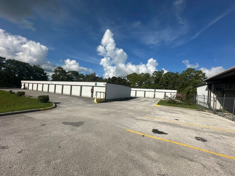 More Photos Of 1424 N Gulf Ave, Crystal River Self Storage For Lease