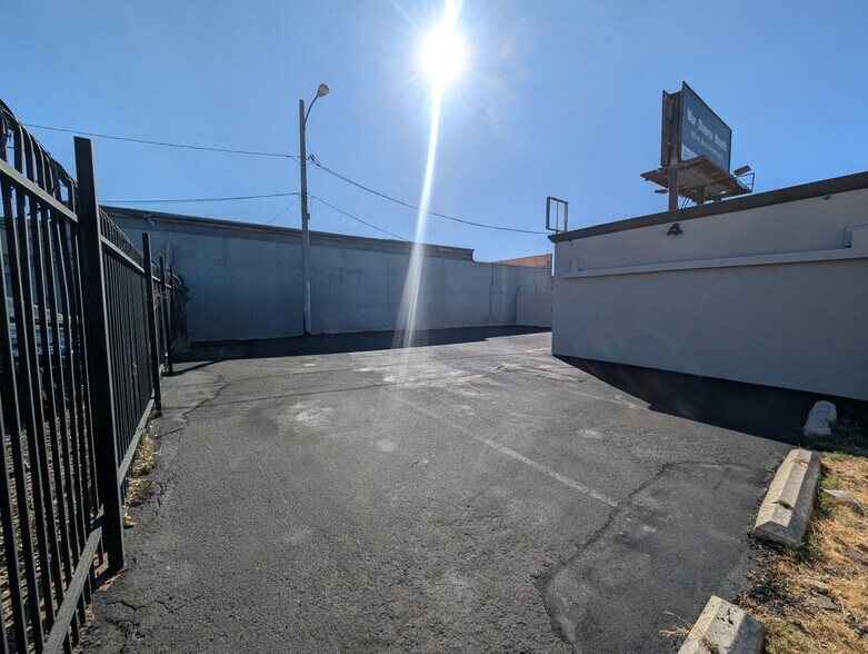 More Photos Of 9108 N Cave Creek Rd, Phoenix Office For Sale