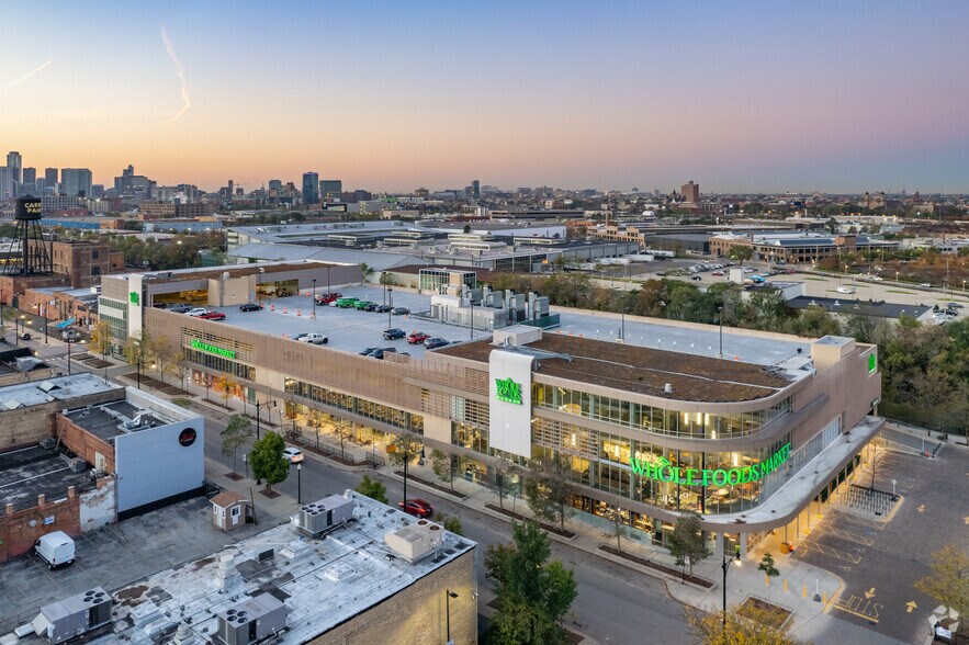 More Photos Of 1550 N Kingsbury St, Chicago Supermarket For Lease
