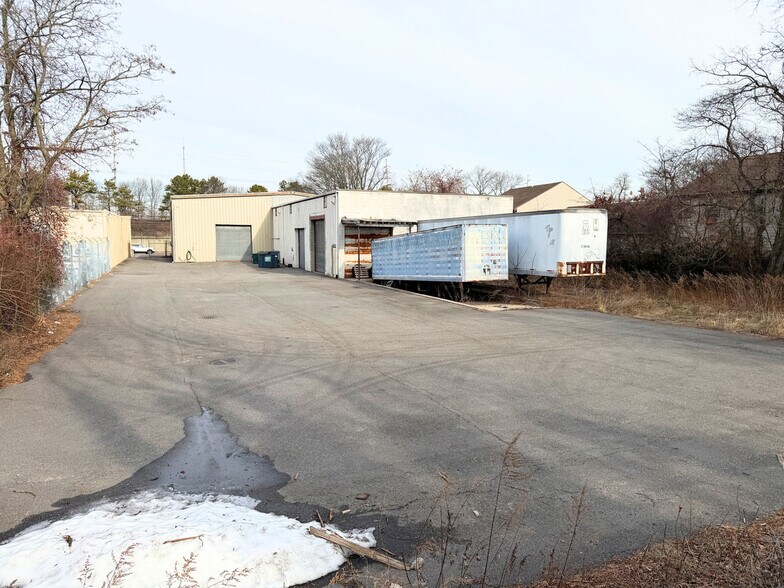 More Photos Of 750 S Railroad Ave, West Babylon Warehouse For Sale